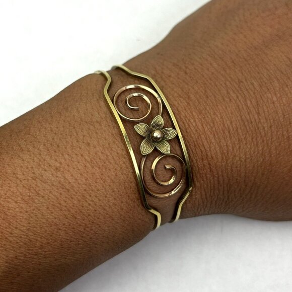 VINTAGE SIGNED‎ "KREMENTZ" GOLD OVERLAY FLORAL OPEN WORK CUFF BRACELET - Picture 2 of 10